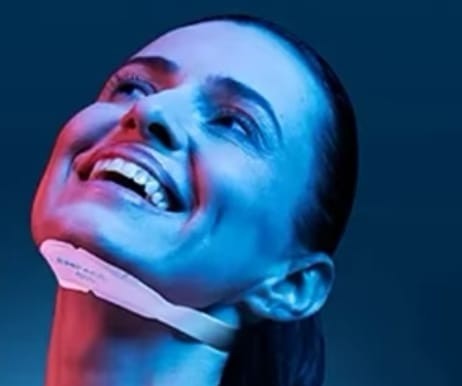 EMS Zero applicator treating a double chin for jawline contouring